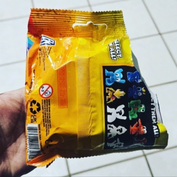 2024 PhatMojo Official Rainbow Friends Mini Figures Series 2 Blue - Picture 9 of 9